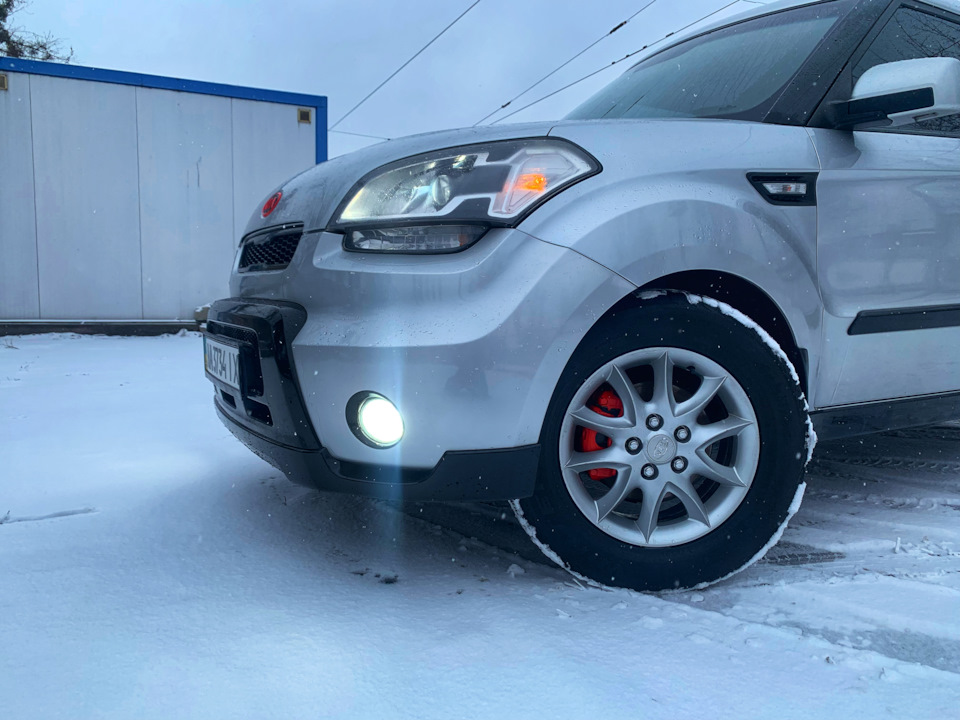 Накладка переднього бампера Kia Soul P83002K010 2