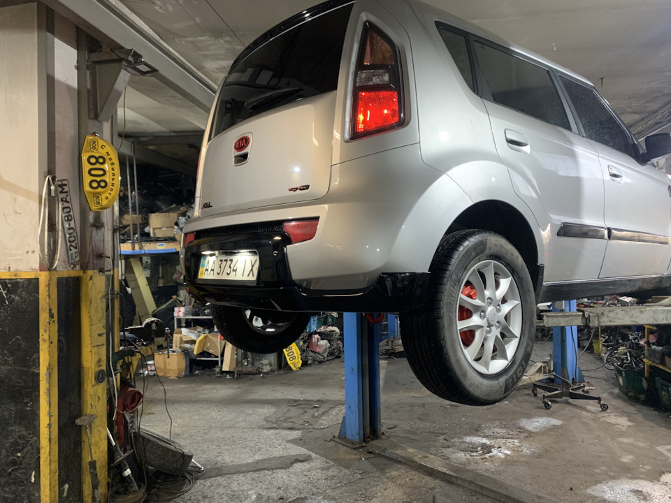 Накладка заднього бампера Kia Soul P8300-2K050 5