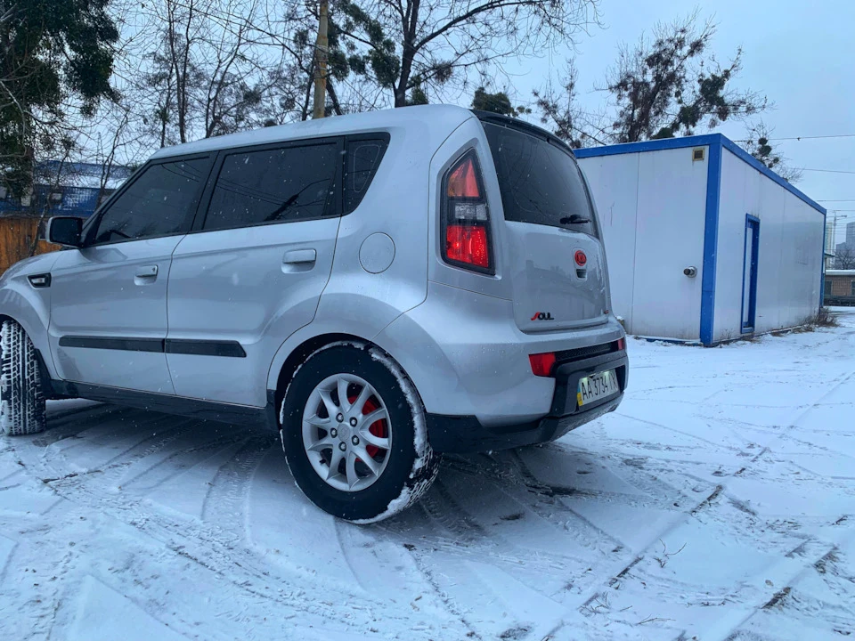 Накладка заднього бампера Kia Soul P8300-2K050