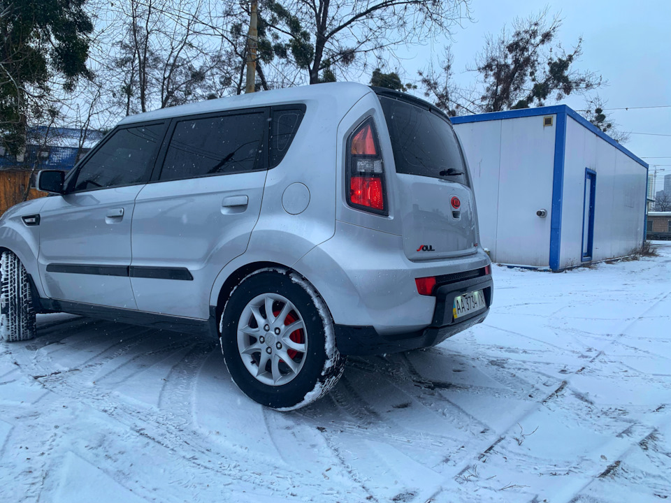 Накладка заднього бампера Kia Soul P8300-2K050 1