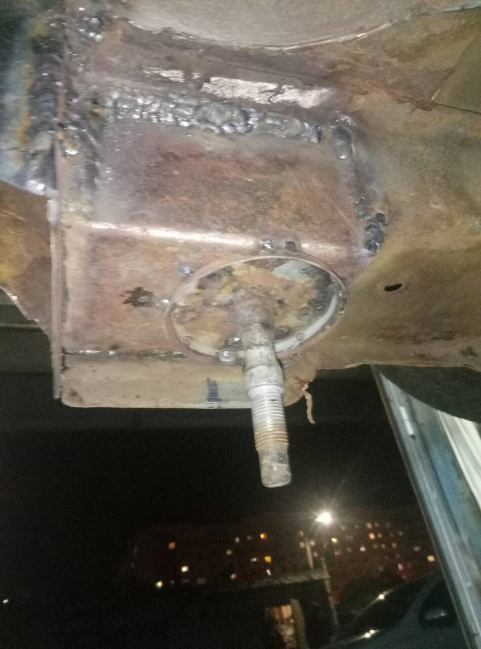 відірвало подушку кузова :( 2