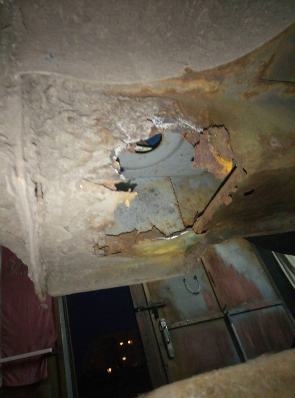 відірвало подушку кузова :( 1