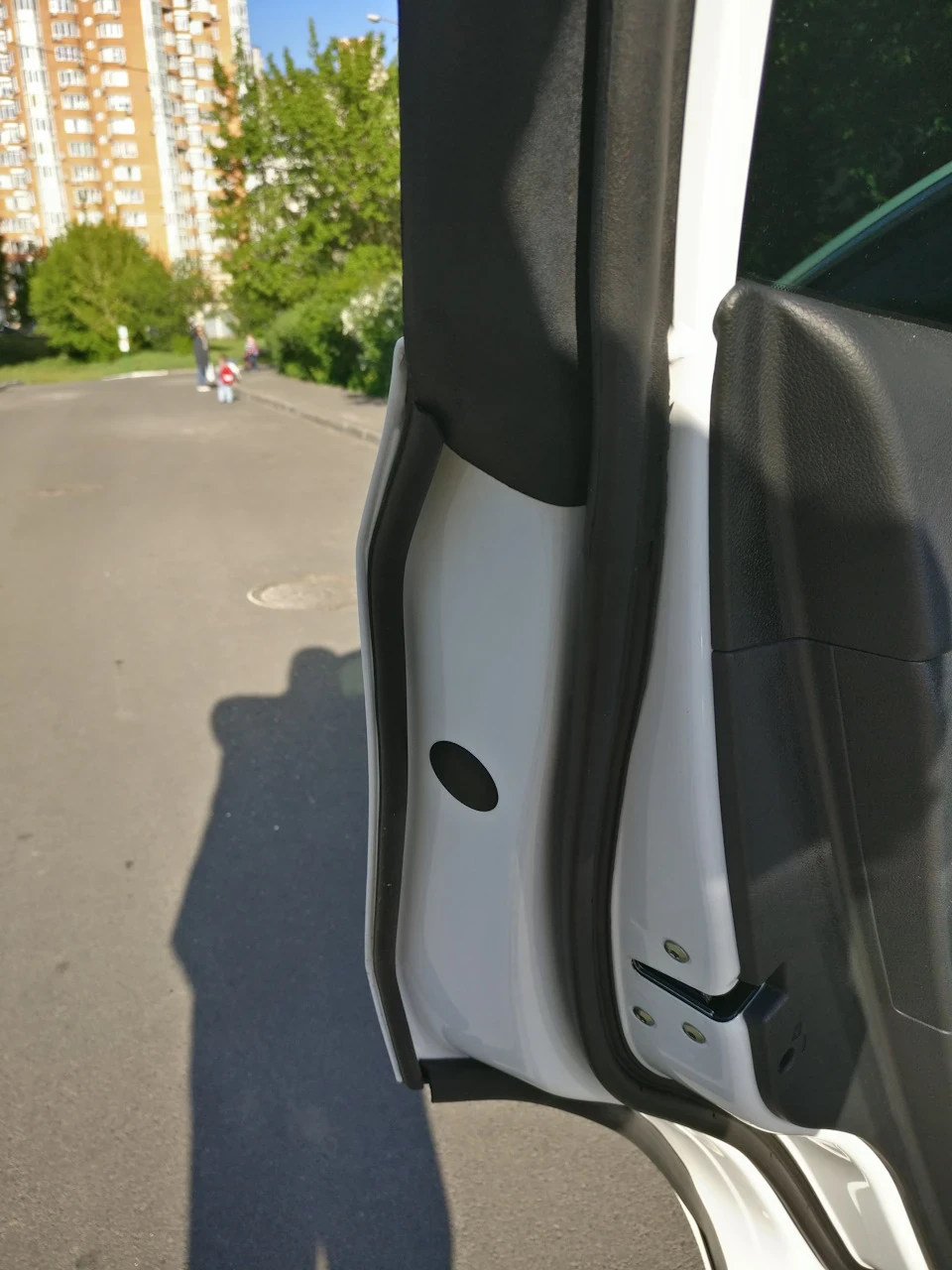 установка ущільнювачів дверей