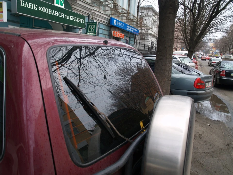 Нове заднє скло