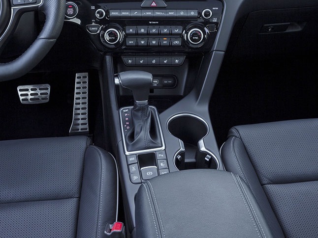 KIA представила салон нового Sportage та пообіцяла спорт-версію 5