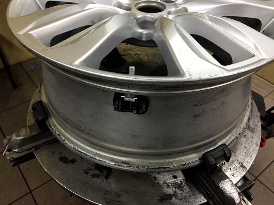 Датчики TPMS та вид на зимових колесах 4
