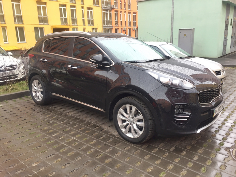 Позбувся значків AWD на дверях 3
