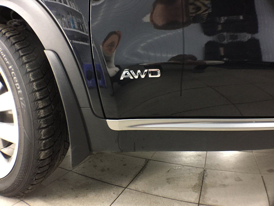 Позбувся значків AWD на дверях 1