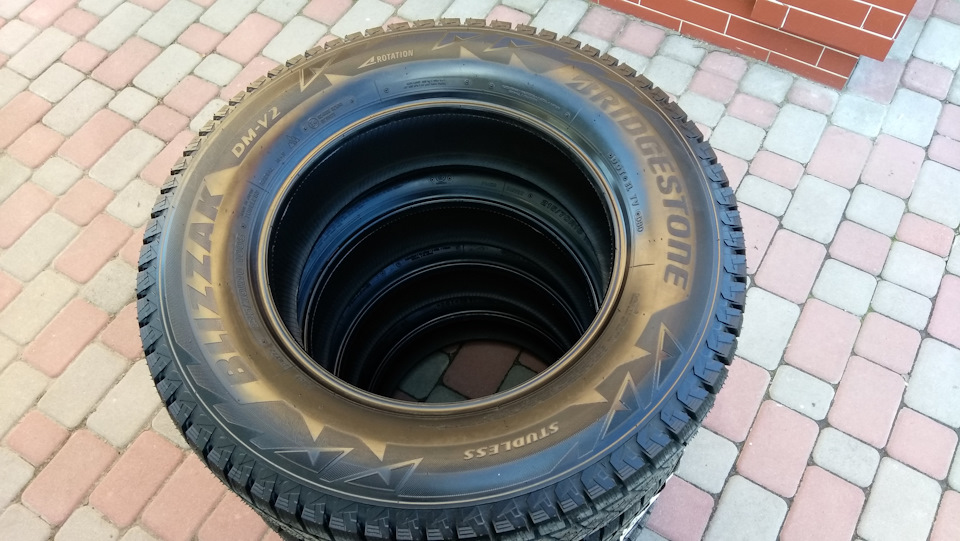 Нові зимові шини Bridgestone Blizzak DM-V2 (215/70R16 100S) 2