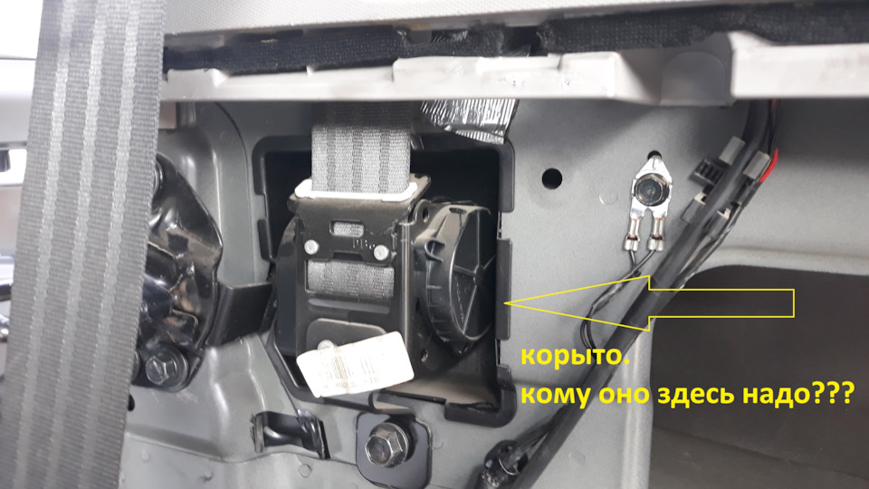 Продовжую бій зі стукотом спинки дивана. 3