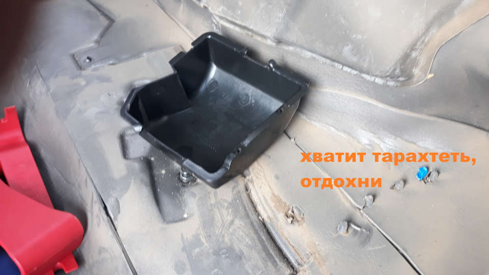 Продовжую бій зі стукотом спинки дивана. 5