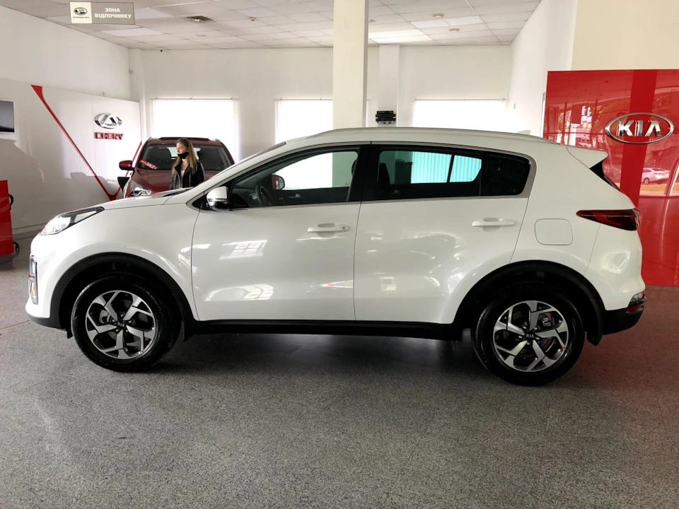 Знакомимся с Kia