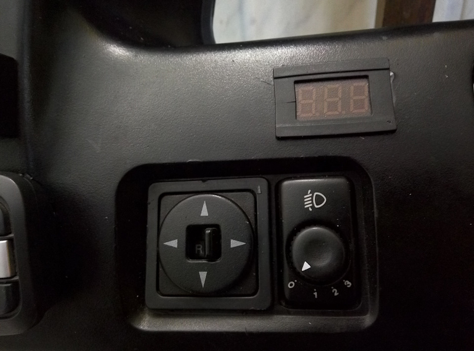 перемістив БК, вольтметр, додані USB зарядки 2