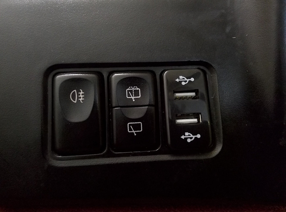 перемістив БК, вольтметр, додані USB зарядки 1