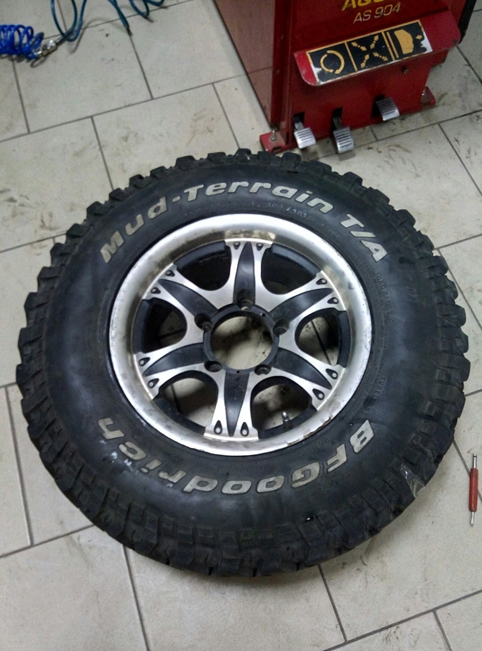 Злі тапки BFGoodrich Mud Terrain KM1 235/75r15 3