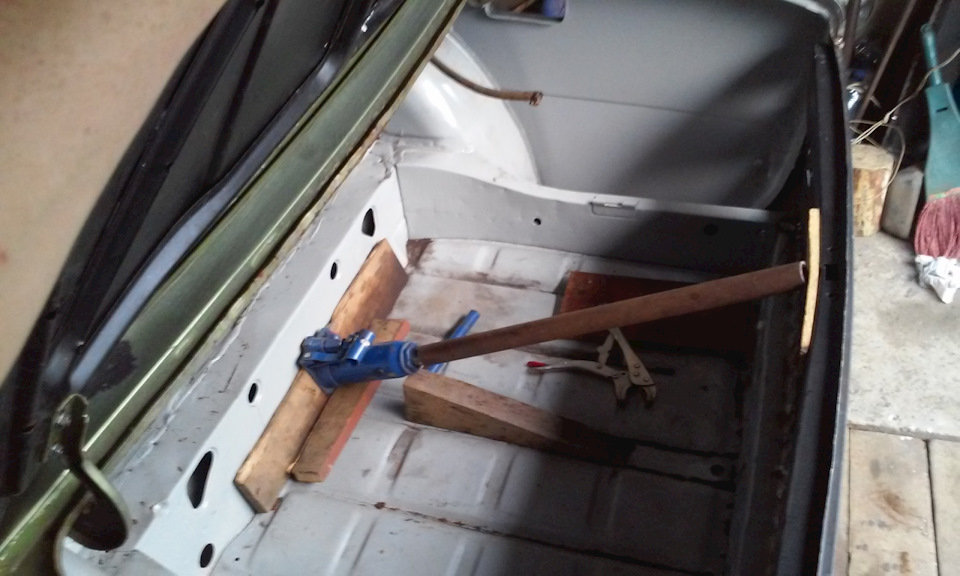 Остаточно надав форму задньої панелі 1