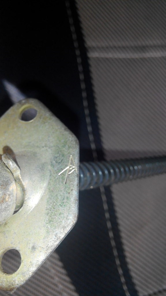 Заміна троса ручника 1