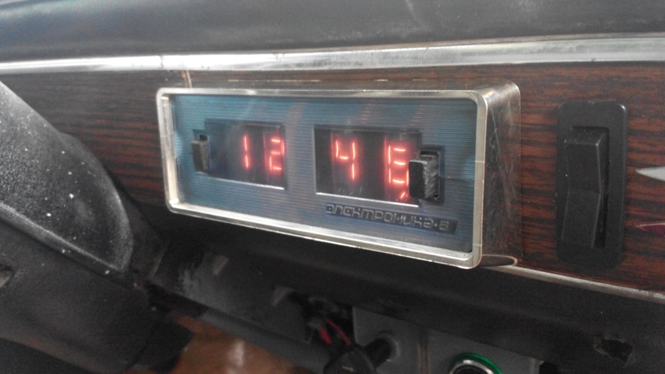 Новий годинник з 1980 року 1