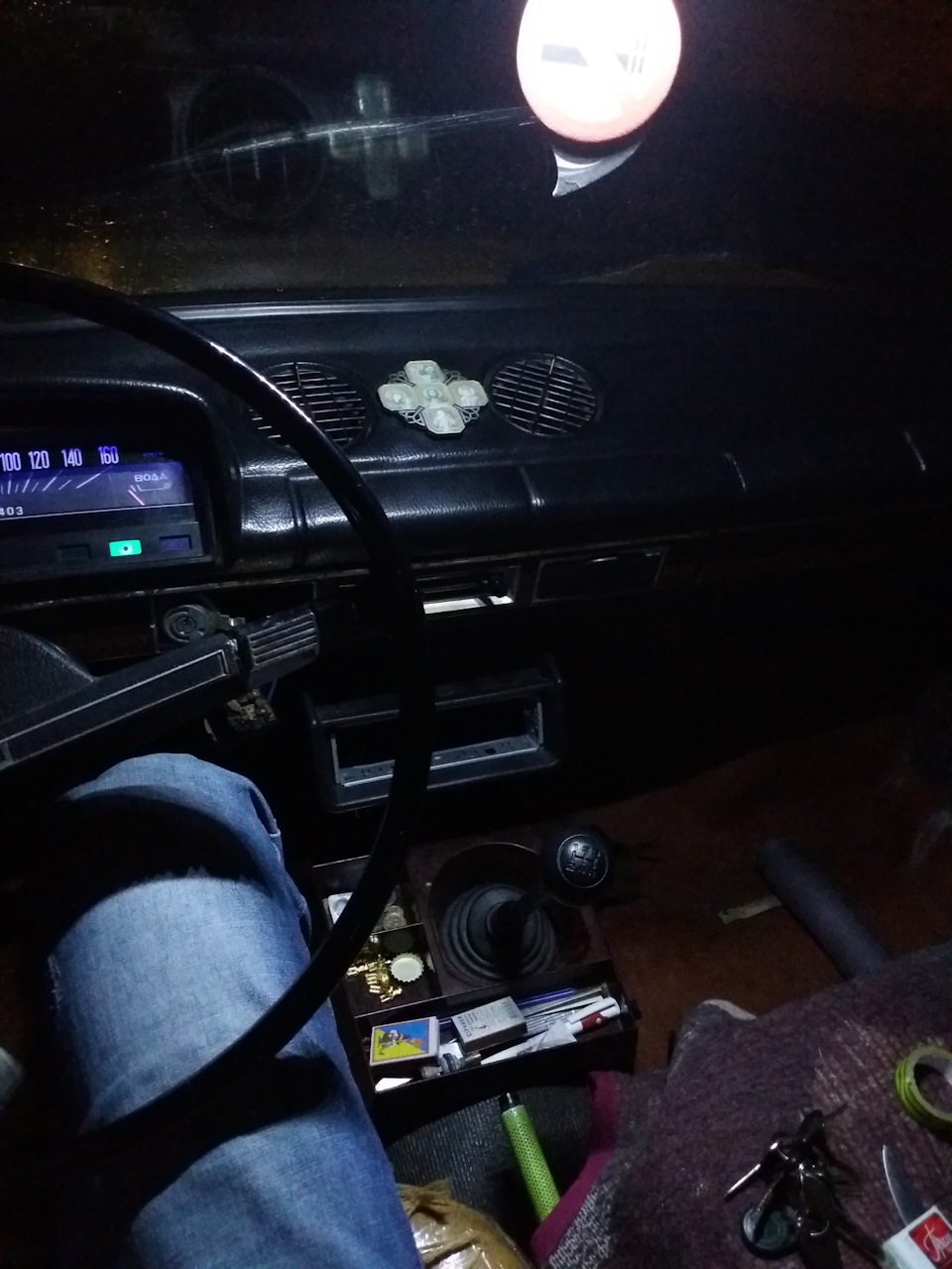 Провів у будку світло. 1