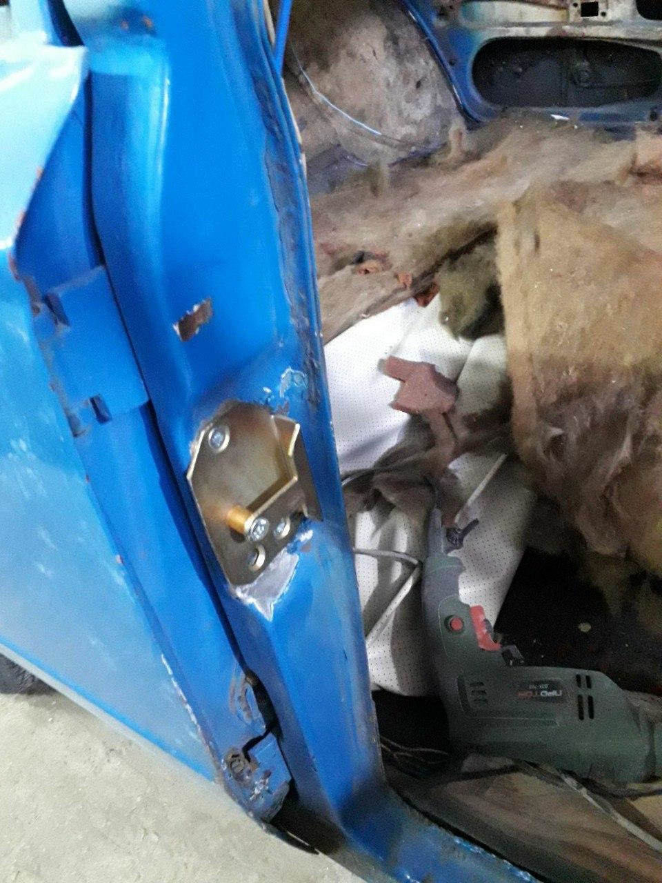 Процес підготовки до фарбування у розпалі 4