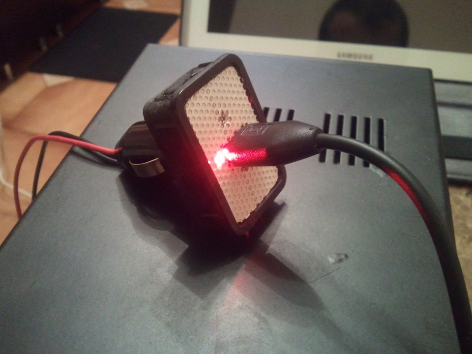 USB 1А стаціонарна зарядка в центральну консоль! 1