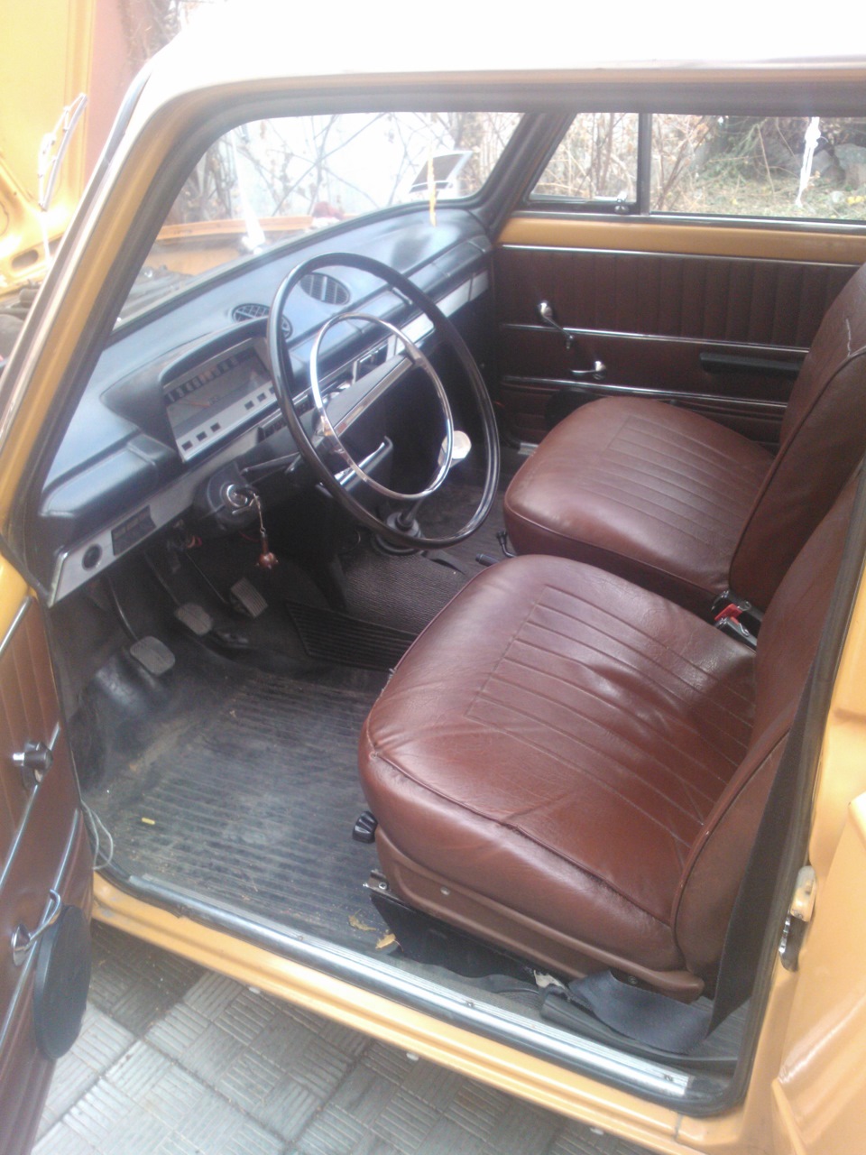 Салон автомобіля 5
