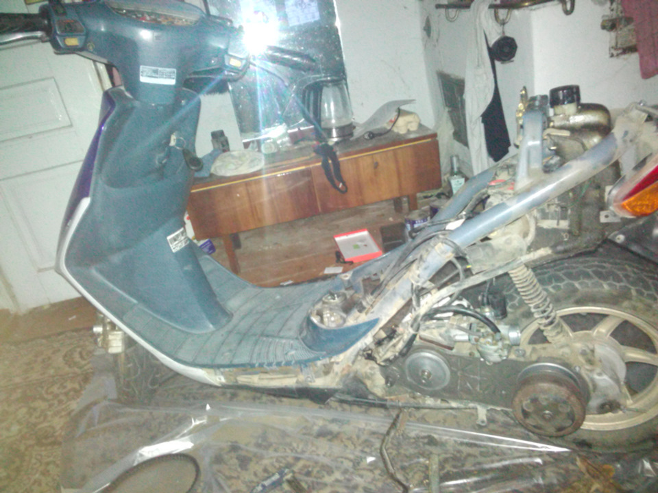 Смуток біда, копа продана! На зміну взяв мопед Honda Dio AF-27 Нехай радує нового господаря, у мене ж на неї більше немає ні сил ні коштів... Залишилися 2108 і мопед)) 4