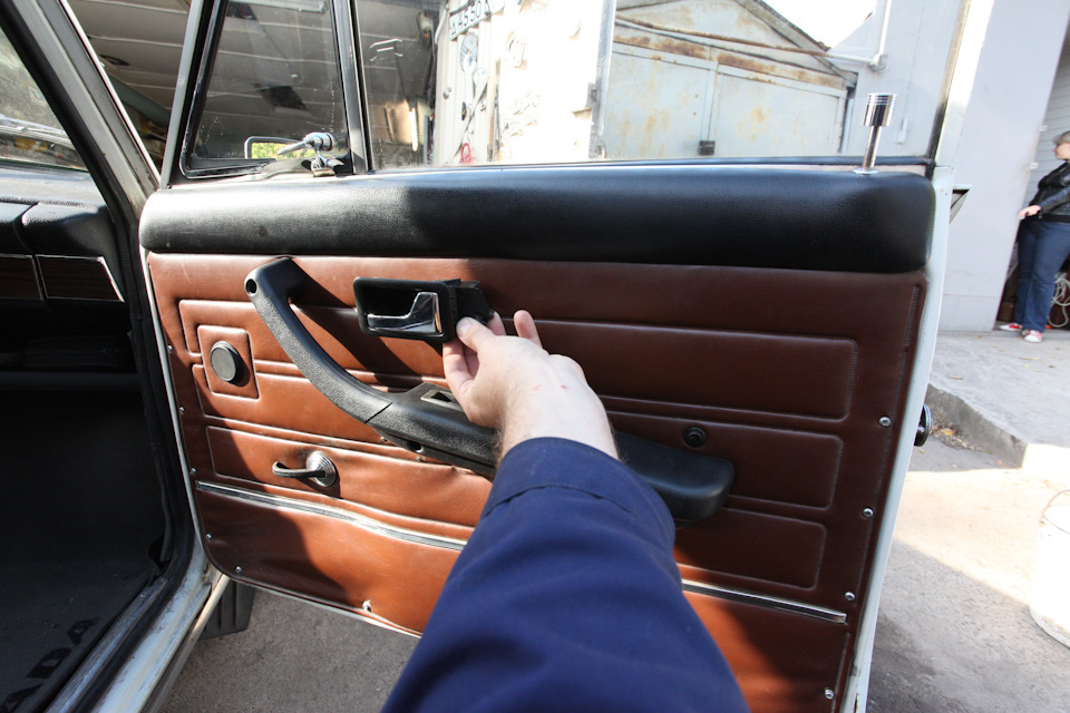 Салонна ручка відкриття дверей від Audi 80 4