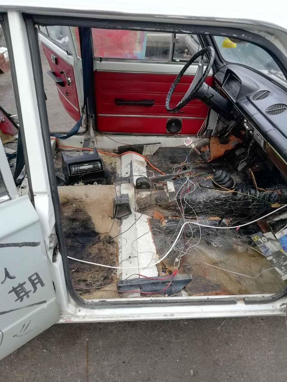 Решил и до полов добраться + опять салон 5