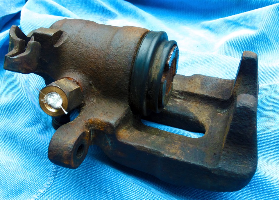 Ремкомплект заднього супорта Lucas VW B4 2
