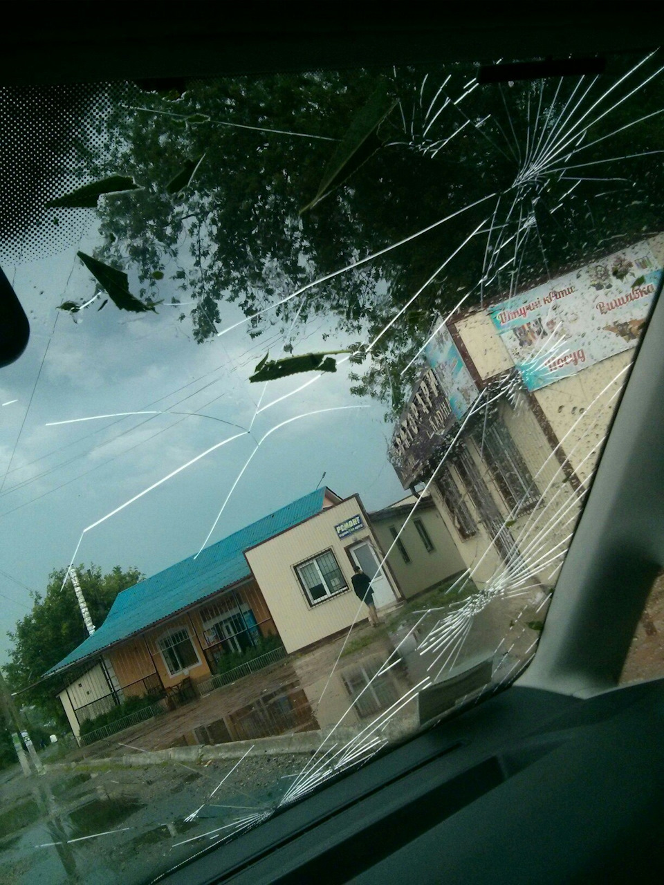Град з розміром курячого яйця, біда :( 2