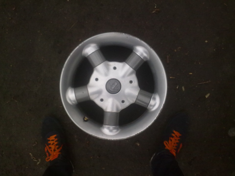 momo R15 2