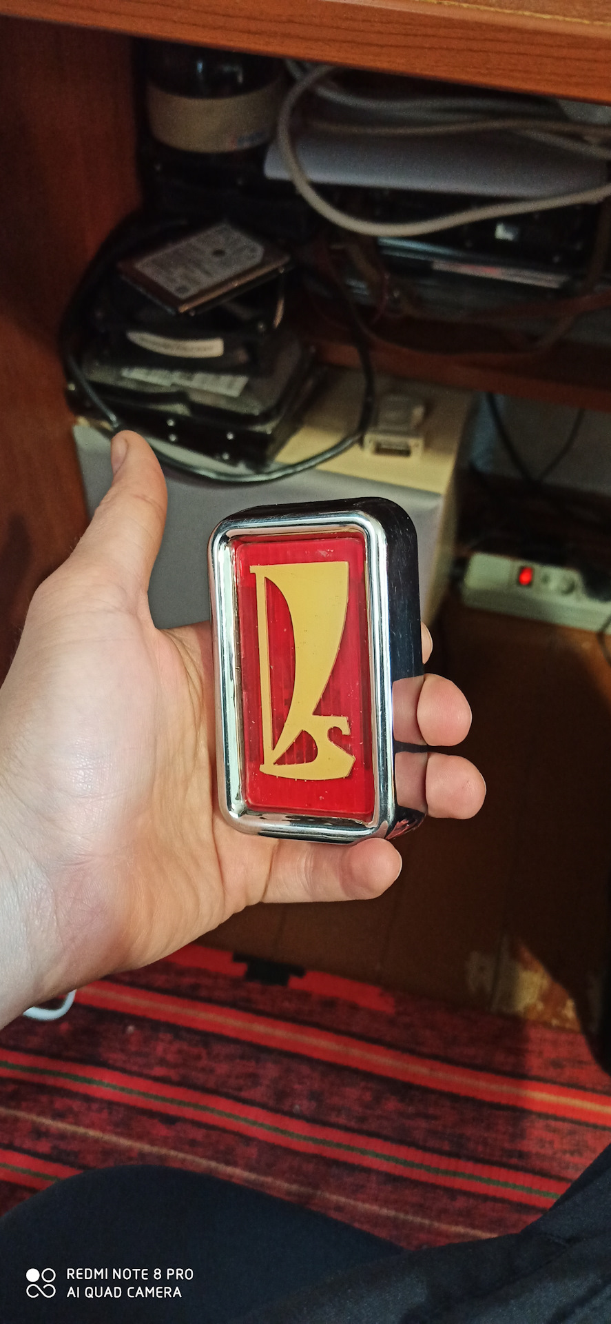 Значок 21011 4
