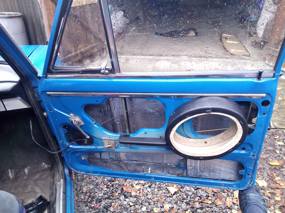 Alpine iDA-X305S, шумка дверей та подіуми 3