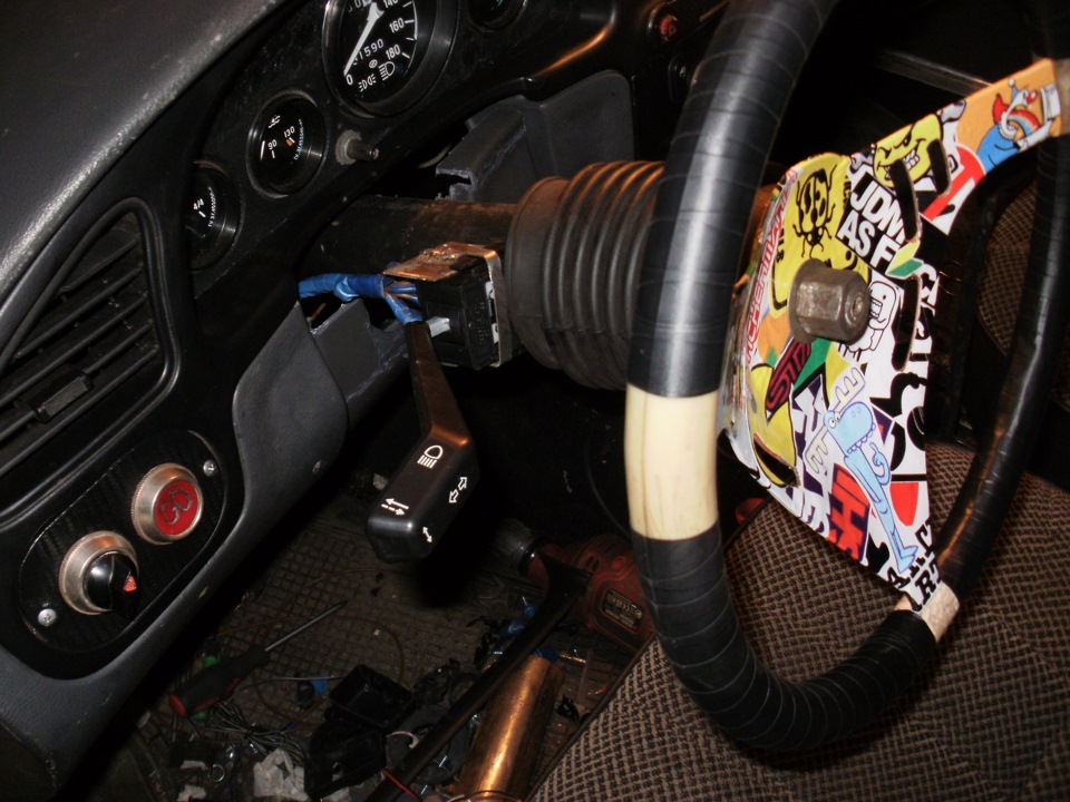 поставив перемикач поворотів! 4