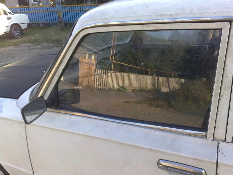 переднє скло 2107