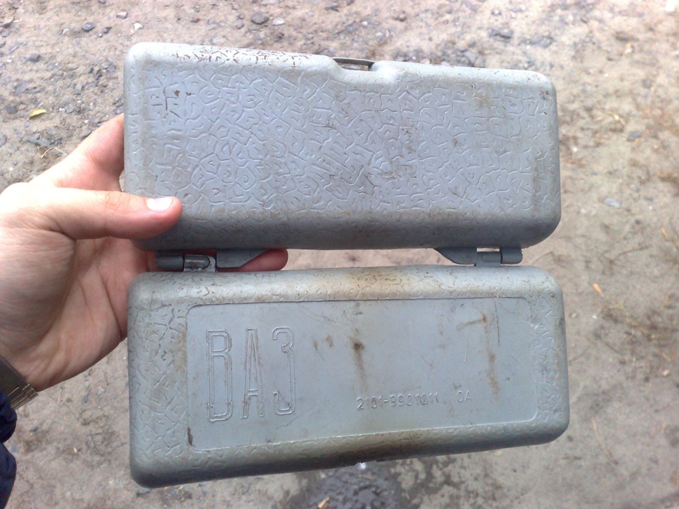 Заводська коробочка інструментів 4