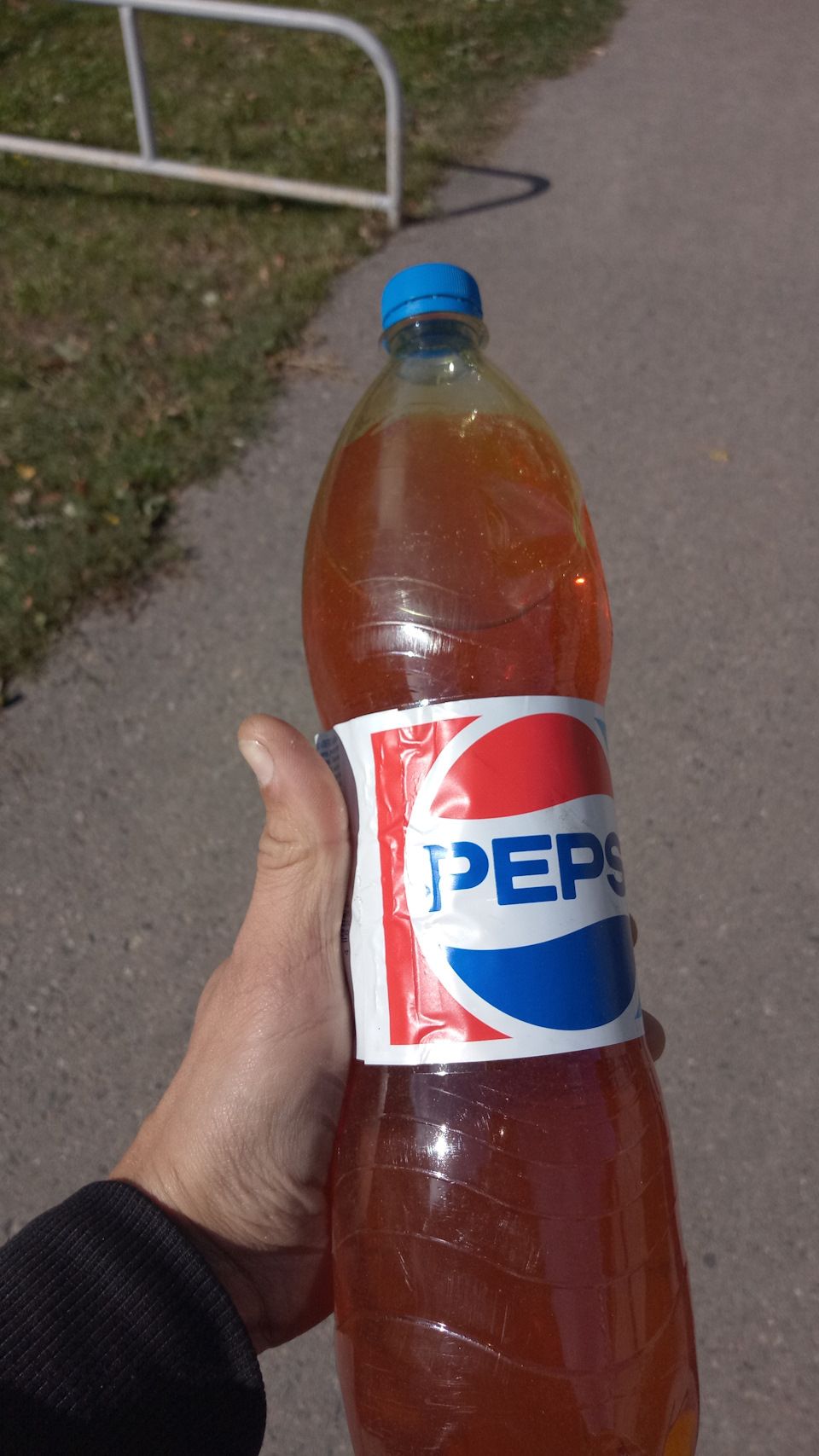 Поліз у редуктор, а там майже порожньо, довелося долити)) 3