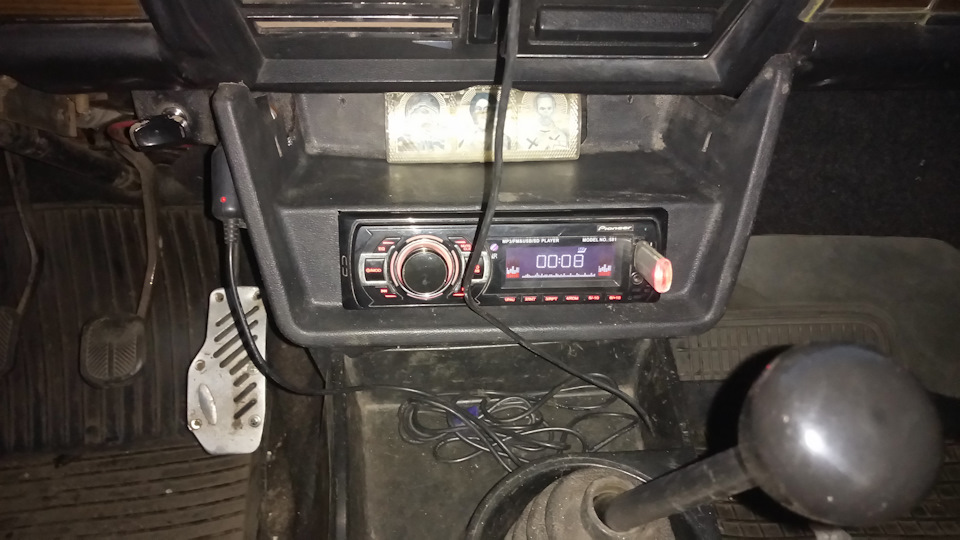 Замінив бороду на ваз 2106, торпеда теж з 2106)) 2