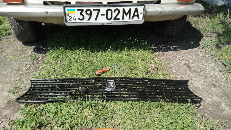 Замінив решітку радіатора і трохи підфарбував у чорний)) 3