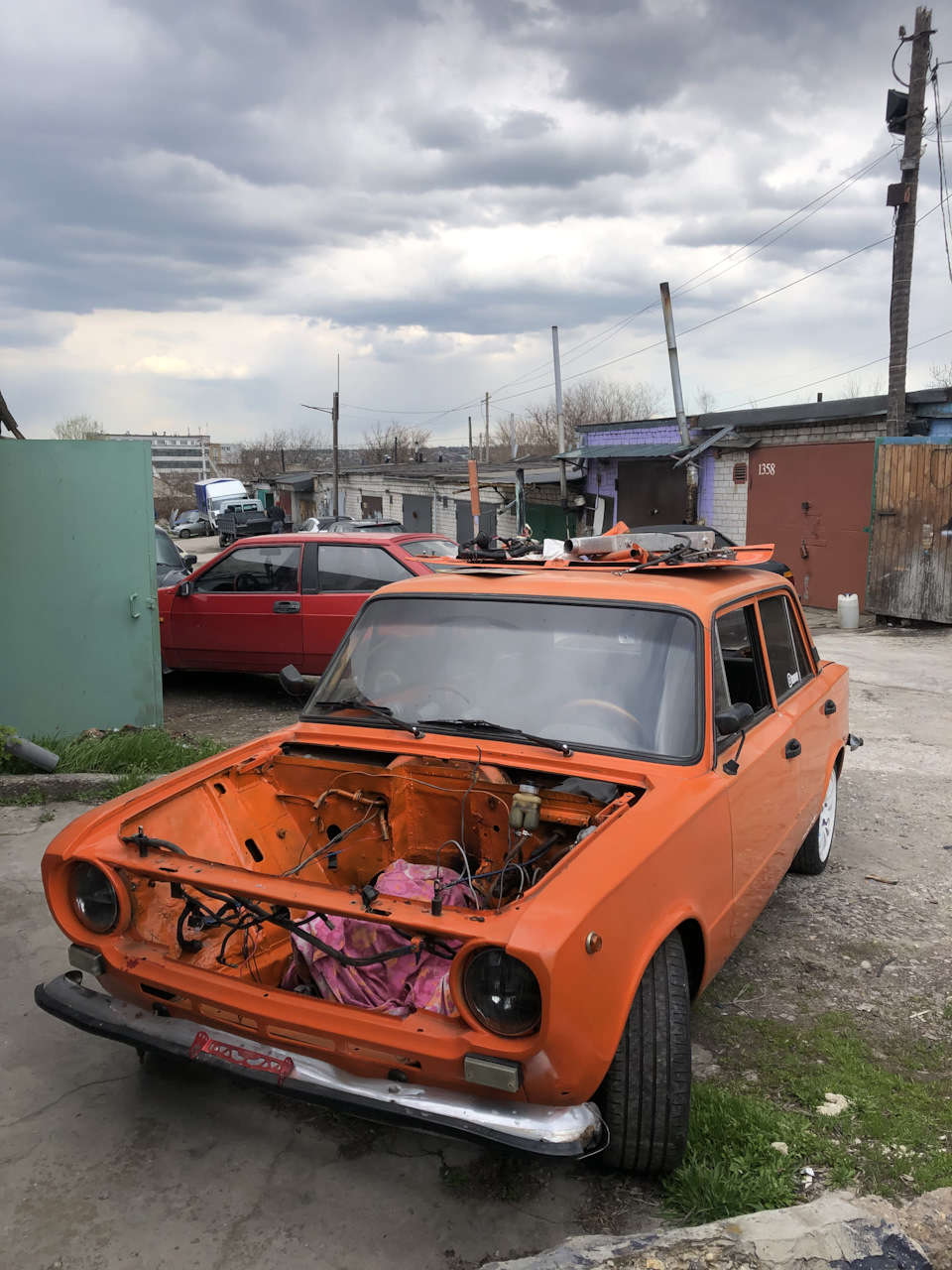 Процесс идёт жигуль + Бмв 3