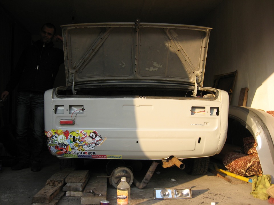 Продовження поклейки Stiker Bombing 3