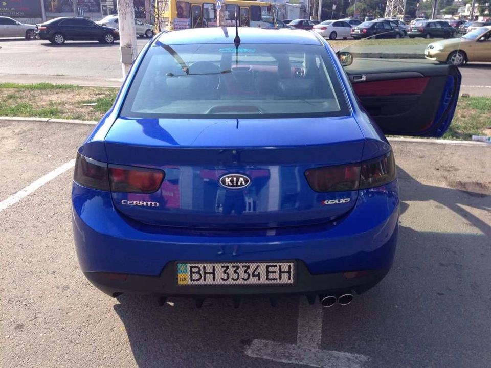 Продам машину Kia Koup 1