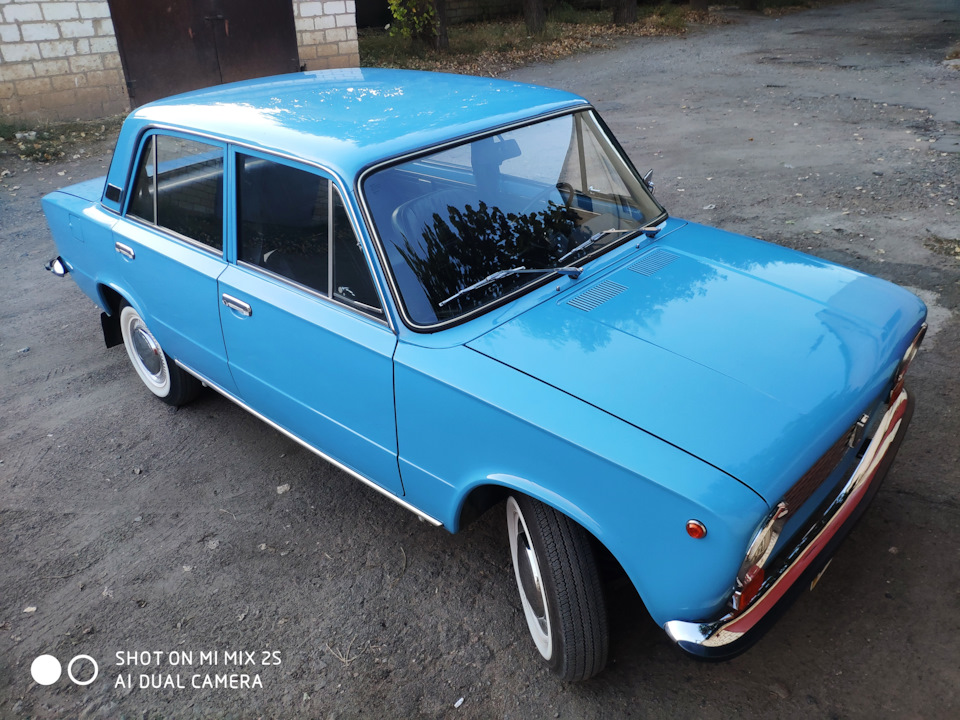 Декілька фотографій ВАЗ 21013 Блакитна Адріатика минулих років до консервації автомобіля. 1