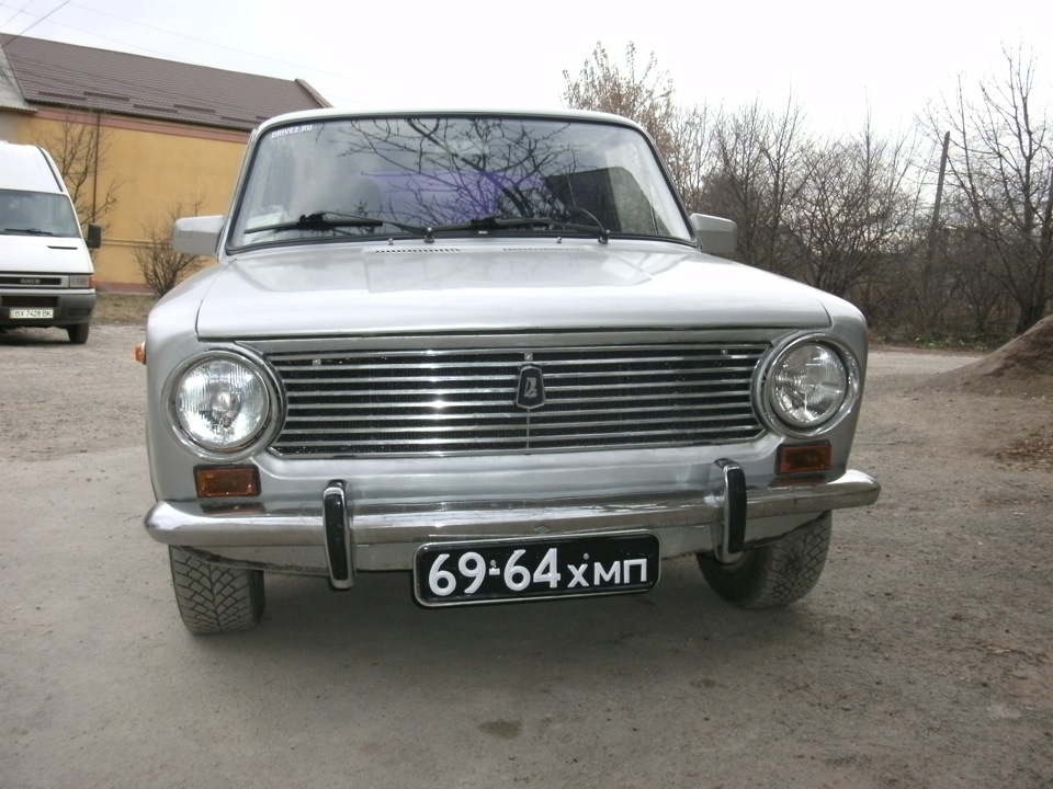 наклейка на своєму місці. 3