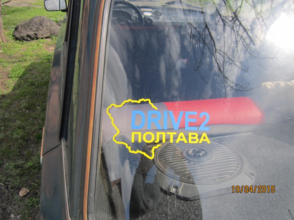 Як приклеїти наклейки на авто. 4