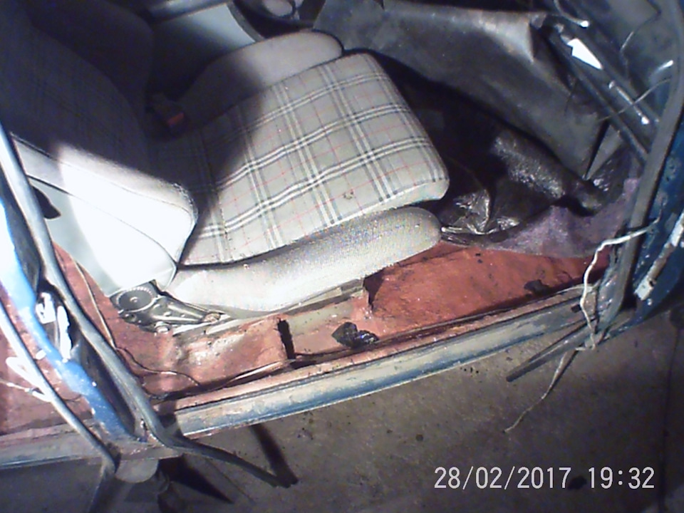 Влаштував повний погром салону 2