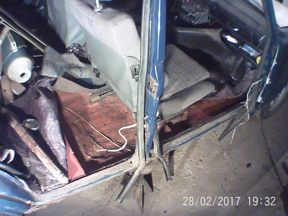 Влаштував повний погром салону 4