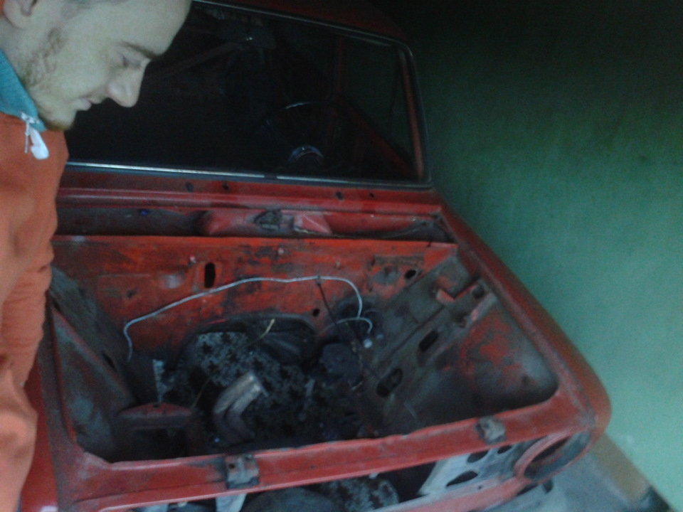 Покраска подкапотки в идеал! (Как снять старую краску с металла автомобиля). 1