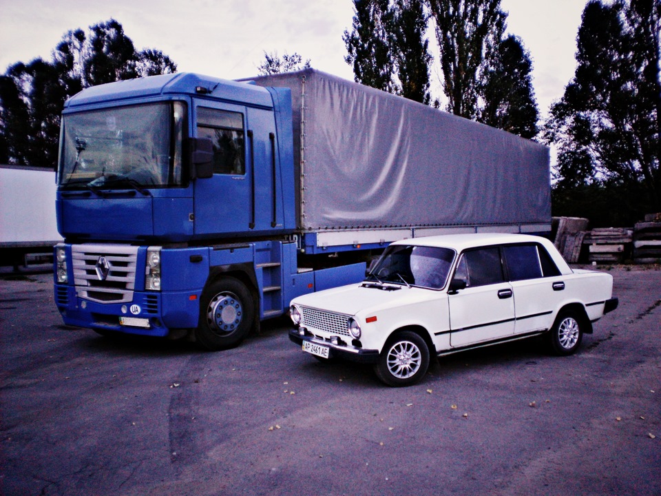 Сталеві монстри та Жива 3